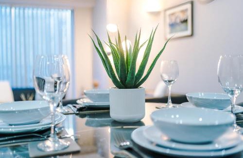 Bradford Apartment | Gorgeous 2-bedroom flat with ensuite - City centre