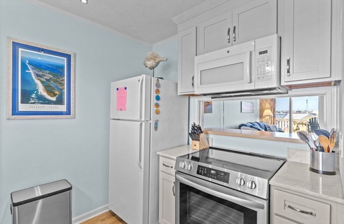 North Carolina Coast Condo | Gorgeous 2 BR/2BA Condo with Ocean and Canal views, heart of Carolina Beach