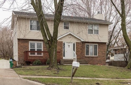 Clive House | Gorgeous 2BR Clive Duplex w/Fireplace