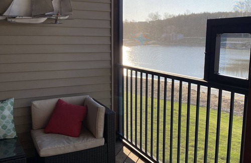 Camdenton Condo | Gorgeous 3 bed/2 bath walk-in condo with tranquil lake view! (Sleeps 6-8)