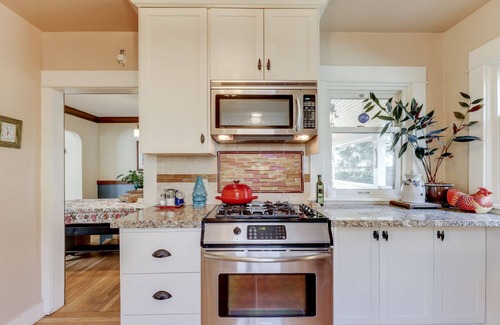 Sellwood-Moreland House | Gorgeous 3 bed/2 bath home in the heart of Sellwood! Walk to everything!
