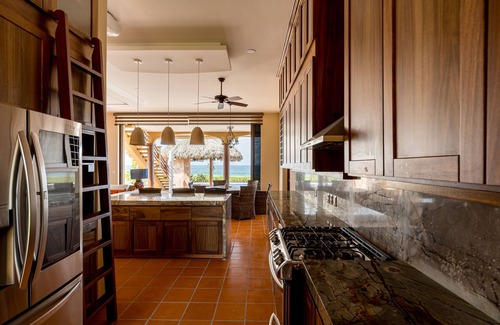 San Pedro Mixtepec Villa | Gorgeous 3 Bedroom Beachfront Villa with Swim Up Bar