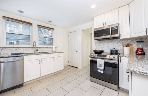 West Hartford House | Gorgeous 3 Bedroom House - 9 mins to Hartford, Connecticut