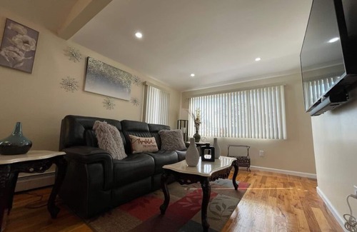 South Jamaica Apartment | Gorgeous 3-Bedroom Apt in Queens— 5mins from JFK Airport