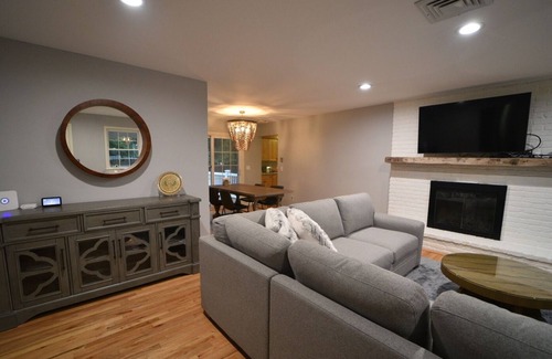 Springs Cottage | Gorgeous 3BR/2BA Cottage with Private Community Beach Access!