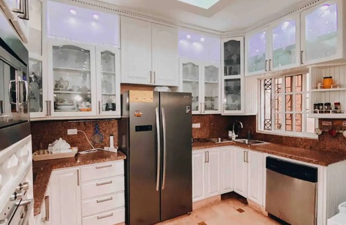 Santo Domingo Este Villa | Gorgeous 4 bedroom 5 bed Mini MansionnWith Pool