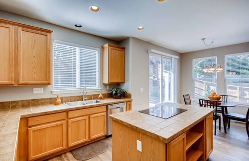 Southridge House | GORGEOUS 4 Bedroom in Highlands Ranch!