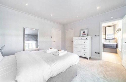 Shaftesbury Apartment | Gorgeous 4 Storey 4 BDR flat - Smarthost