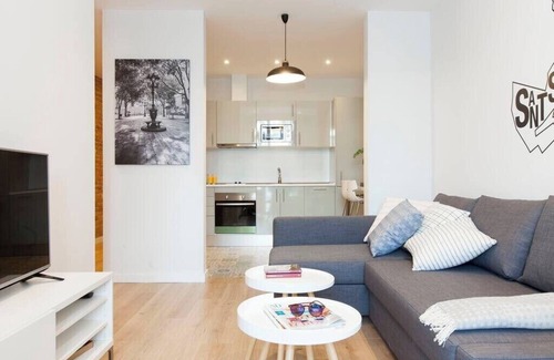 L'Antiga Esquerra de l'Eixample Apartment | Gorgeous 4bed 4bath close to City Center