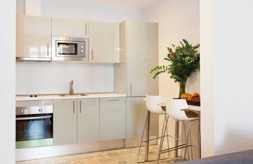 L'Antiga Esquerra de l'Eixample Apartment | Gorgeous 4bed 4bath close to City Center