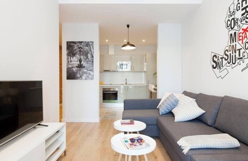 L'Antiga Esquerra de l'Eixample Apartment | Gorgeous 4bed 4bath close to City Center
