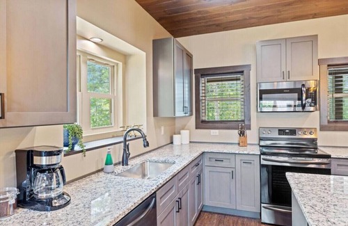 Wears Valley Cabin | Gorgeous 4BR Cabin with Hot Tub!