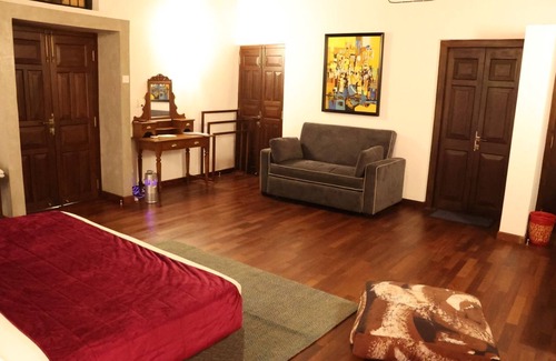 Darga Town Bed & Breakfast | Gorgeous 4BR Family Villa wt River View + Pool + Garden + Cook