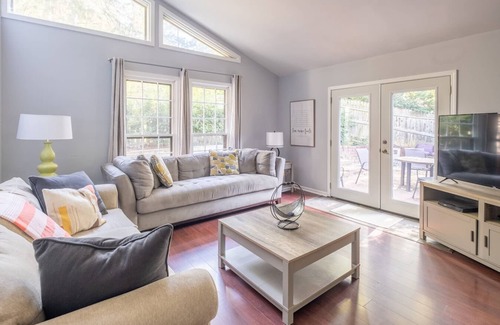 Charlotte House | Gorgeous 4BR in South Charlotte, near the Greenway