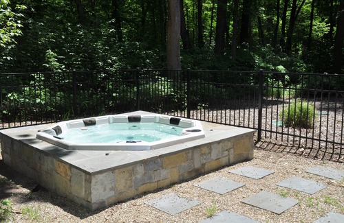 Harbert House | Gorgeous 5 bedroom 4.5 bath home with all amenities. Sleeps 16 comfortably!