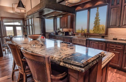 Park City House | Gorgeous 5 Bedroom Luxury Colony Estate Situated on 7 Acres