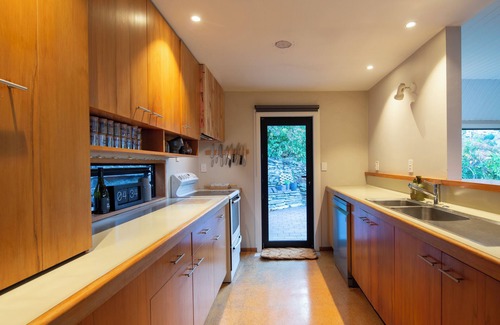 Fernhill House | Gorgeous 5-bedroom house with hot tub in Queenstown
