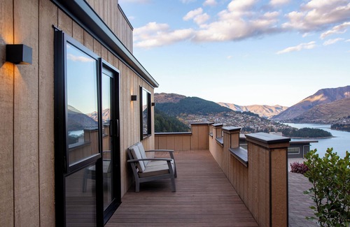 Fernhill House | Gorgeous 5-bedroom house with hot tub in Queenstown