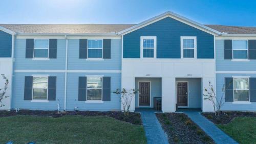 Davenport House | Gorgeous 5Bd w Pool at Windsor Island Resort 3882