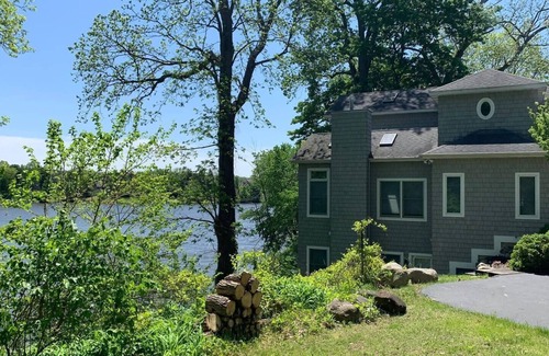 Berrien Springs House | Gorgeous 5BR/4BA private home in Wine Country