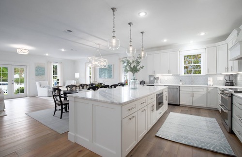 Crystal Beach House | Gorgeous 6 Bed, Private Pool, Complimentary Beach Service & 6 Seat Golf Cart!