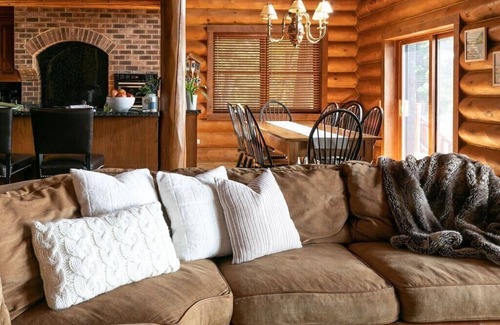 Wautoma Cabin | Gorgeous 7 bdrm loglodge fireplaces sauna hottub kayaks paddleboards boats
