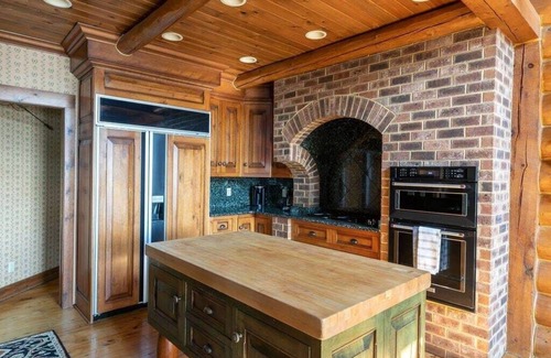 Wautoma Cabin | Gorgeous 7 bdrm loglodge fireplaces sauna hottub kayaks paddleboards boats
