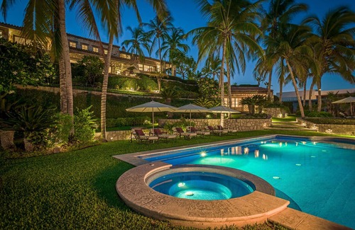 Palmilla Villa | Gorgeous 8 BR Beachfront Koll Estate w/Private Pool, A/C, WiFi, BBQ + More!