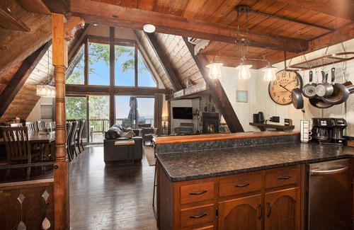 Bellaire House | Gorgeous A-Frame w/Epic views - Access to Pools