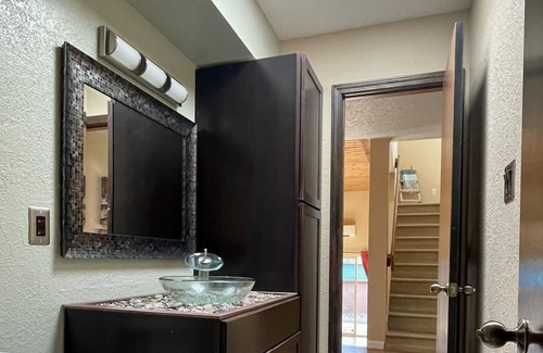 Sandia Heights South House | Gorgeous Adobe home. Next to park! Mountain Foothills, tons of natural light!