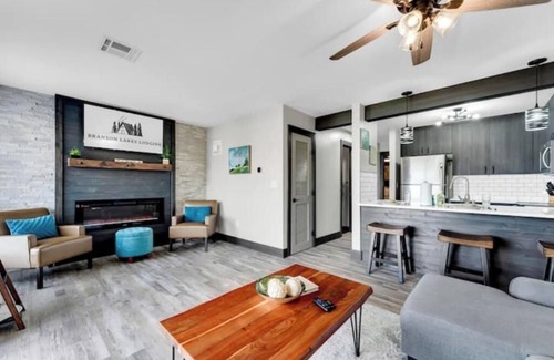 Table Rock Apartment | Gorgeous and ALL NEW, Resort, Pools, Lake, Branson