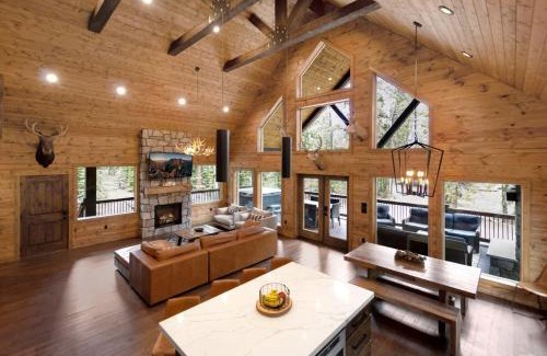 Duck Creek Village House | Gorgeous and Fully Equipped Cabin with Hot Tub in Duck Creek Village, Perfect for a Family Holiday in the Mountains