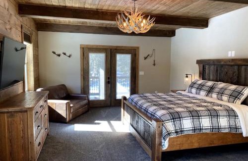 Duck Creek Village House | Gorgeous and Fully Equipped Cabin with Hot Tub in Duck Creek Village, Perfect for a Family Holiday in the Mountains