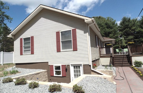 Warrensburg House | GORGEOUS AND MODERN describes this 6 bedroom home .