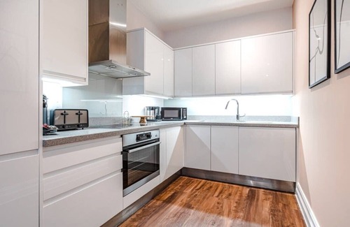Soho Apartment | Gorgeous and Spacious Apartment in Soho