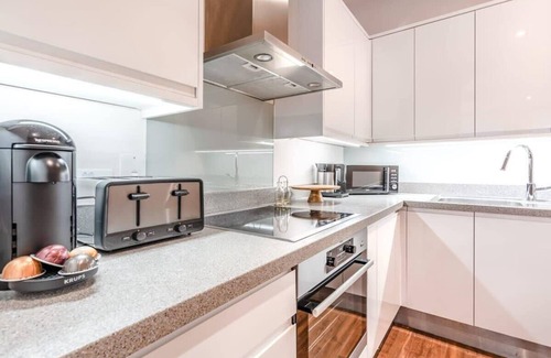Soho Apartment | Gorgeous and Spacious Apartment in Soho