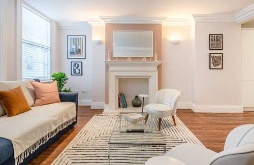 Soho Apartment | Gorgeous and Spacious Apartment in Soho