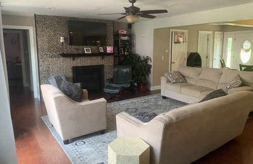 Spencer House | Gorgeous and spacious home