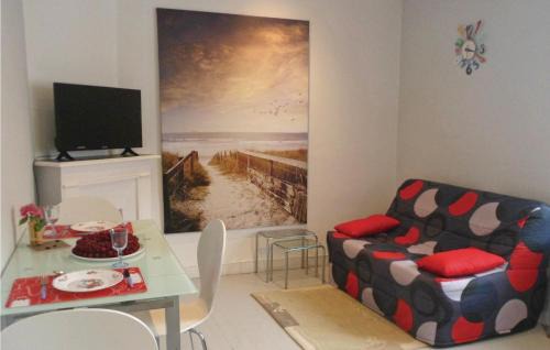 Hirel Apartment | Gorgeous Apartment In Vildé-La-Marine