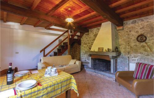 Casoli Apartment | Gorgeous Apartment In Casoli Lu