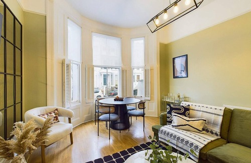 Colville Apartment | Gorgeous Apartment in Notting Hill Townhouse