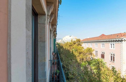 Eixample Apartment | Gorgeous apartment on sought after pedestrian street - Casa Granada