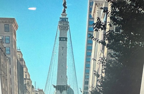 Downtown Indianapolis Apartment | Gorgeous apartment downtown Indy steps from Monument Circle
