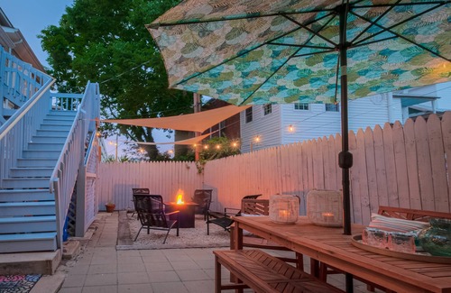 Frederick House | Gorgeous apt, pets, hot tub & fire pit, walk -> DT Frederick