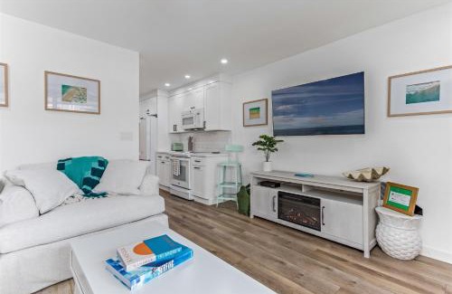 Carpinteria Apartment | Gorgeous Beach Condo with Private Patio #134