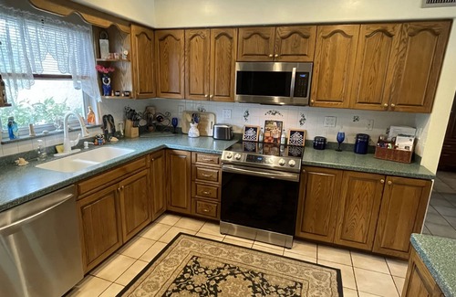 Largo House | Gorgeous Beach town-Tropical Private heated Pool & Tiki Lanai Close to Beaches!
