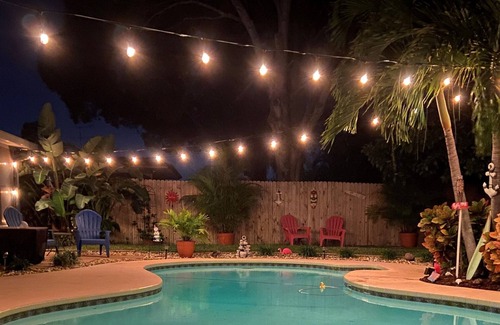 Largo House | Gorgeous Beach town-Tropical Private heated Pool & Tiki Lanai Close to Beaches!