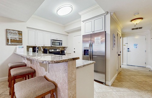 Sandestin Condo | Gorgeous beachfront condo, shared pool& hot tub, and beach access