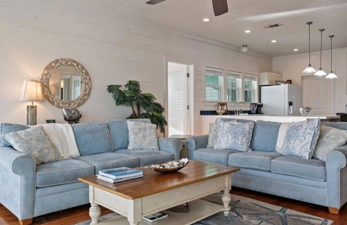 Port Bolivar House | Gorgeous Beachfront | Firepit | Couples Retreat