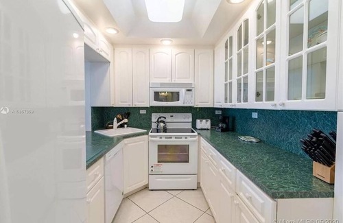 La Gorce Condo | Gorgeous Beachfront Pavilion Condominium 4pax with Pool, GYM, Free Valet Parking
